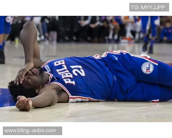 恩比德因误判举手示意裁判却连走九步引发争议瞬间